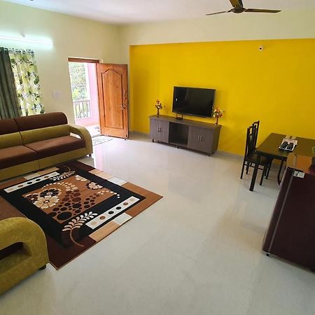 Tirupati Homestay - 2Bhk Ac Family Apartments Near Alipiri And Kapilatheertham - Walk To A2B Veg Restaurant - Wifi - Android Tv - Easy Access To Tirumala エクステリア 写真