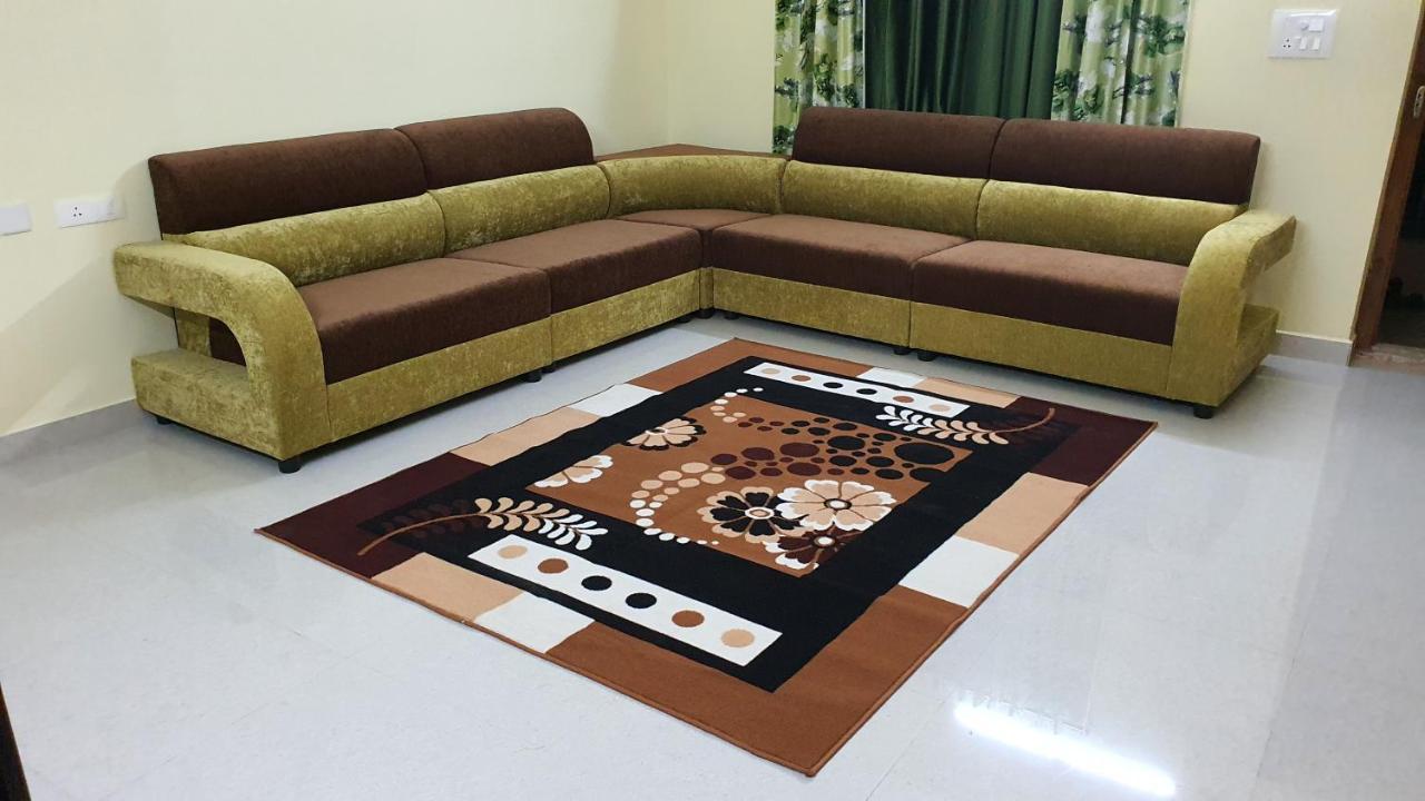 Tirupati Homestay - 2Bhk Ac Family Apartments Near Alipiri And Kapilatheertham - Walk To A2B Veg Restaurant - Wifi - Android Tv - Easy Access To Tirumala エクステリア 写真