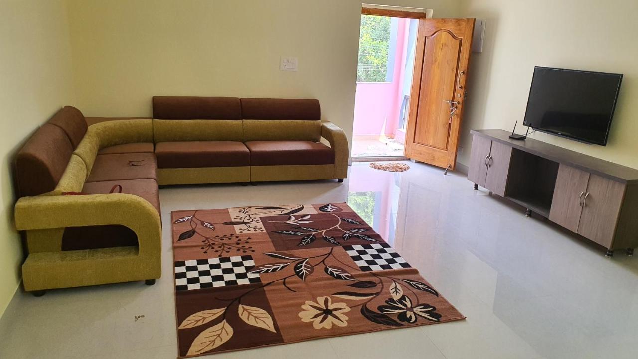 Tirupati Homestay - 2Bhk Ac Family Apartments Near Alipiri And Kapilatheertham - Walk To A2B Veg Restaurant - Wifi - Android Tv - Easy Access To Tirumala エクステリア 写真